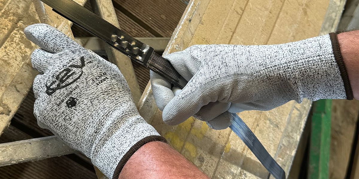 Guarding Your Grips: Why Abrasion Resistance is Key to Industrial Glove Selection